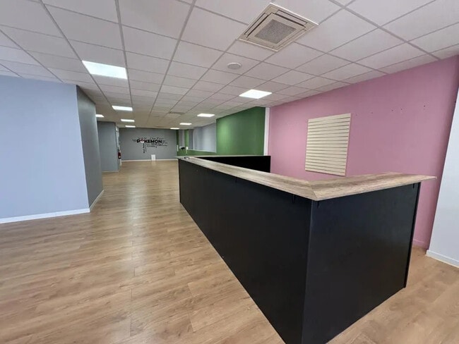 Plus de détails pour Local commercial à louer