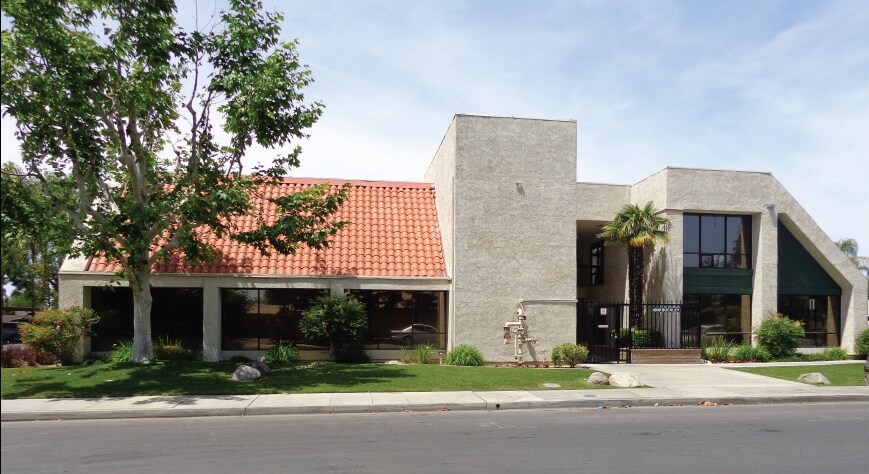 4949 Buckley Way, Bakersfield, CA à louer - Photo principale – Image 1 sur 5