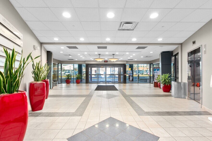 10304 Spotsylvania Ave, Fredericksburg, VA à louer - Hall d’entrée – Image 3 sur 95