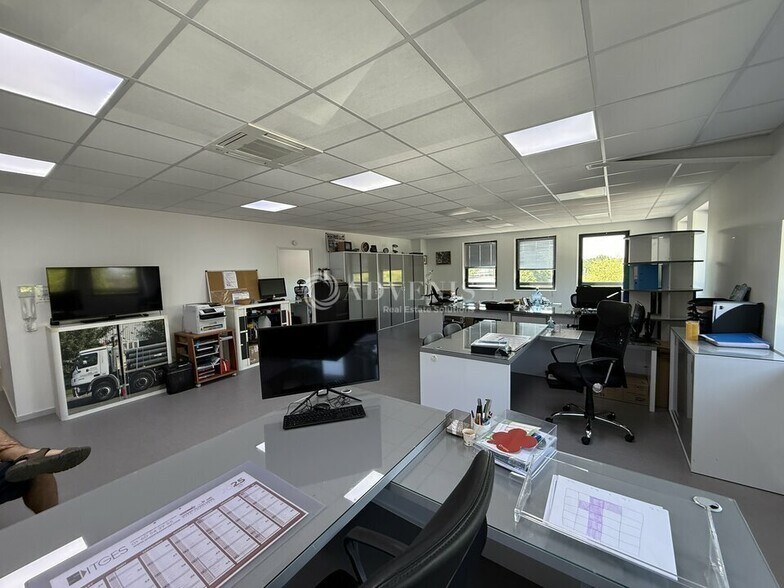 Bureau dans Bussy-Saint-Georges à vendre - Photo intérieure – Image 1 sur 7
