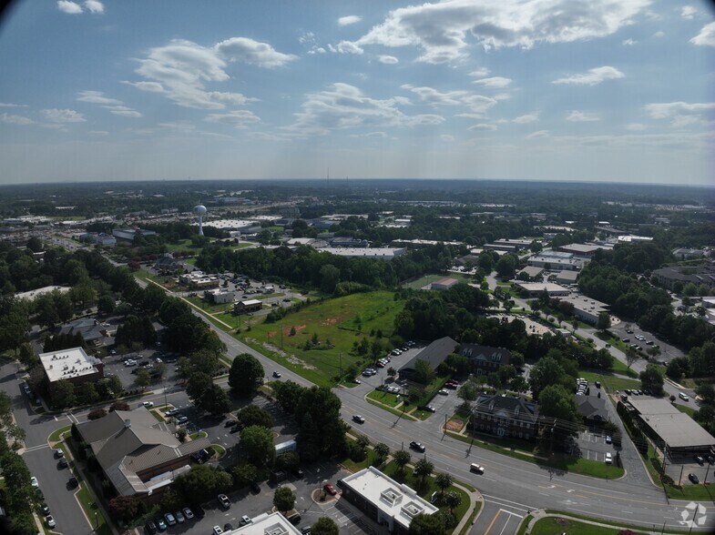 211 Williamson Rd, Mooresville, NC à vendre – Image 2 sur 25