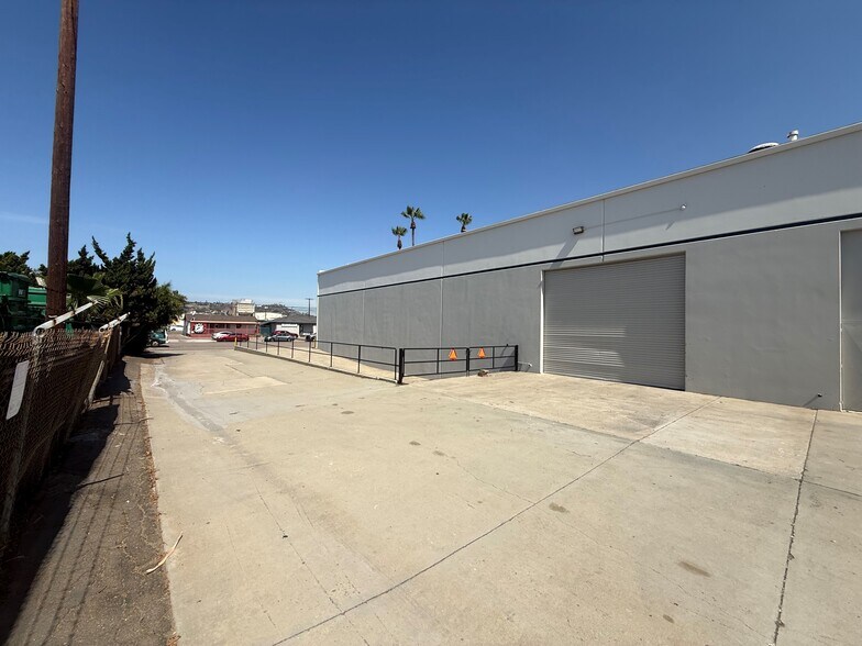 1545-1575 Pioneer Way, El Cajon, CA à louer - Photo de l’immeuble – Image 3 sur 11