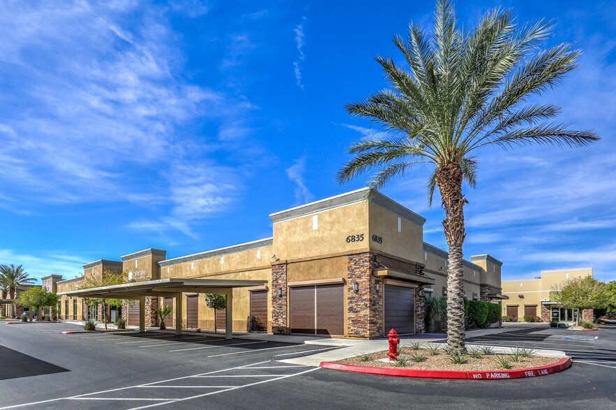 6835 S Eastern Ave, Las Vegas, NV à louer - Photo de l’immeuble – Image 3 sur 7