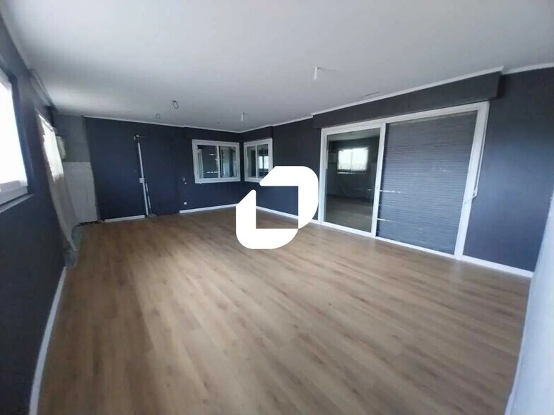 Industriel/Logistique dans Eysines à louer - Photo de l’immeuble – Image 2 sur 8