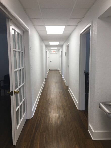 575 S 2nd Ave, Saint Petersburg, FL à louer - Photo intérieure – Image 3 sur 5