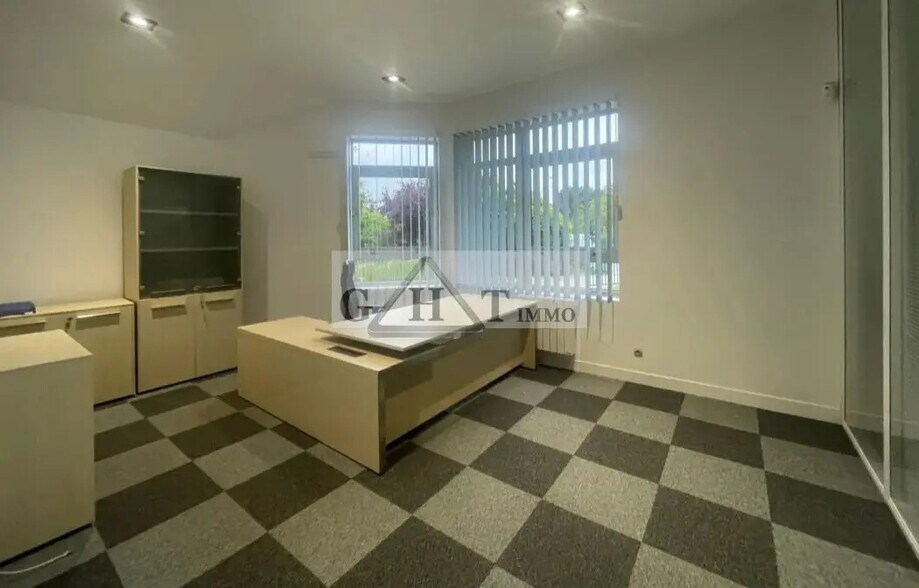 Bureau dans Linas à louer - Photo de l’immeuble – Image 1 sur 6