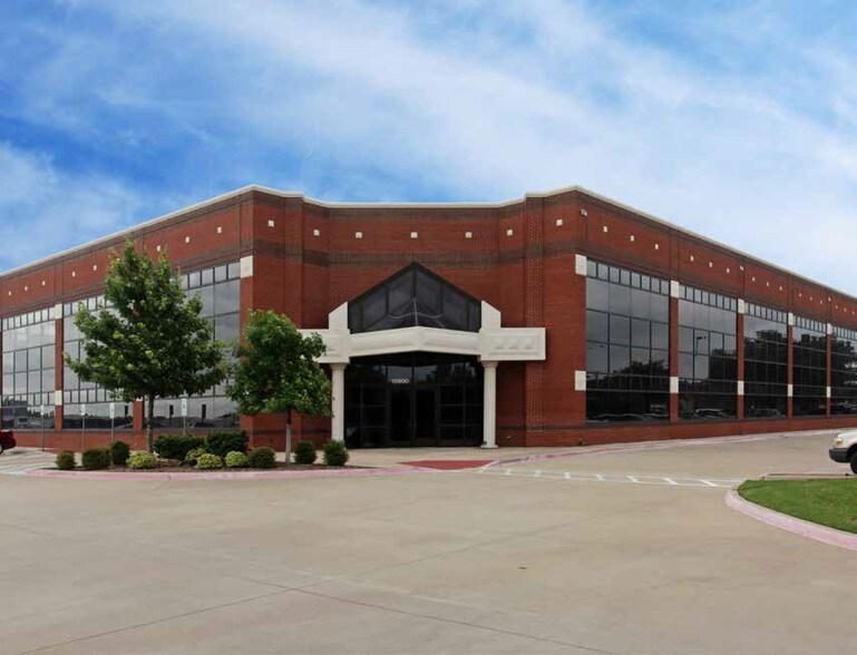 15900 Dooley Rd, Addison, TX à louer - Photo de l’immeuble – Image 3 sur 10