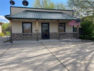 Plus de détails pour 605 Baptiste Dr, Paola, KS - Local commercial à vendre
