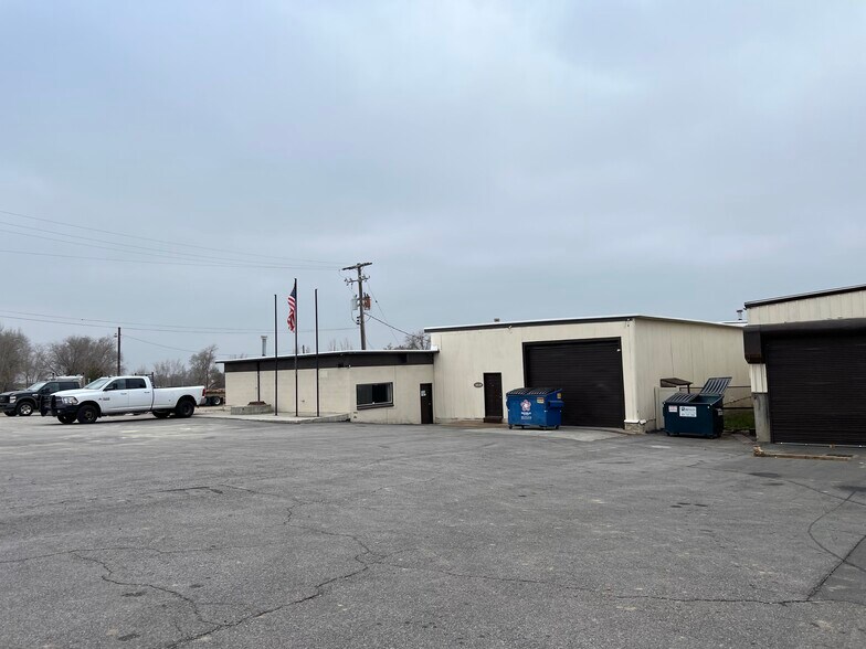 5049 S 2700 W, Roy, UT à louer - Photo de l’immeuble – Image 2 sur 17