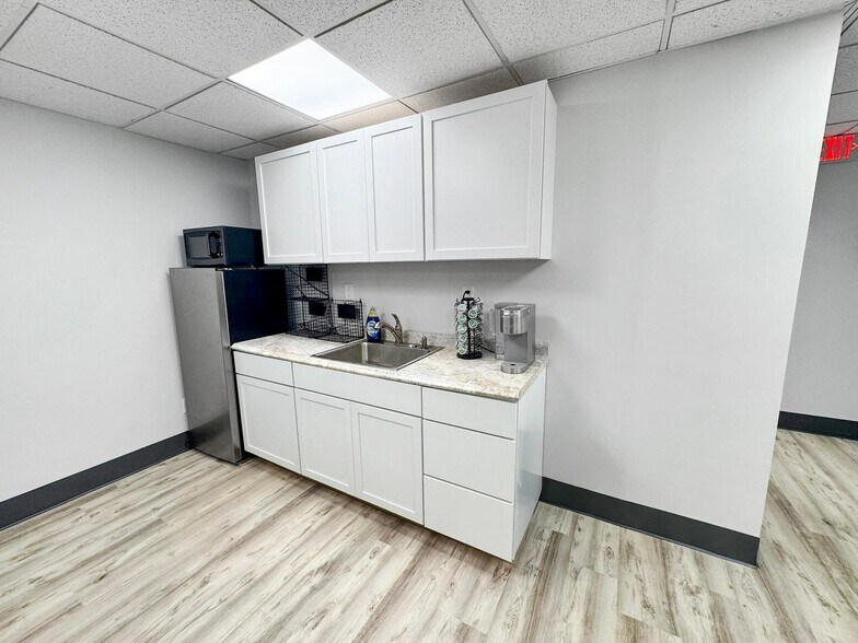 225 Aberdeen Dr, Valparaiso, IN à vendre - Photo de l’immeuble – Image 3 sur 17