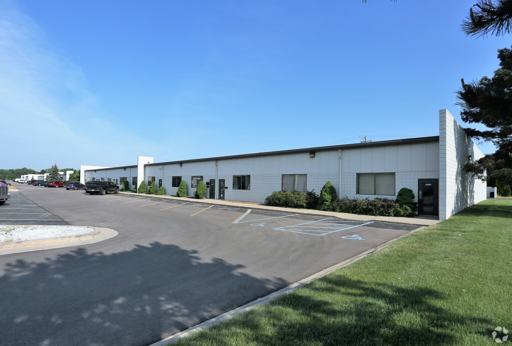 42800-42892 Mound Rd, Sterling Heights, MI à louer Photo de l’immeuble– Image 1 sur 5