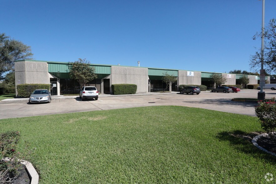 10620 Stebbins Cir, Houston, TX à louer - Photo de l’immeuble – Image 1 sur 8