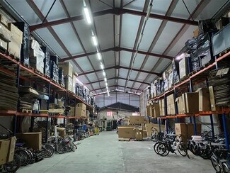 Plus de détails pour Local d'activités à louer