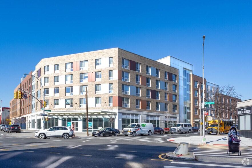 430 Saratoga Ave, Brooklyn, NY à louer - Photo de l’immeuble – Image 1 sur 3