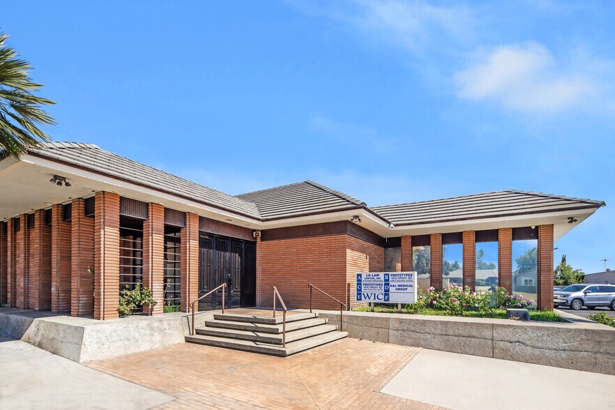 1890 N Garey Ave, Pomona, CA à louer - Photo principale – Image 1 sur 12