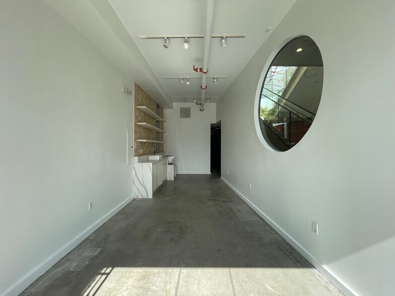 8453-8457 Melrose Ave, Los Angeles, CA à louer - Photo de l’immeuble – Image 3 sur 4