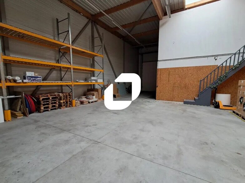 Bureau dans Wambrechies à louer - Photo de l’immeuble – Image 3 sur 8