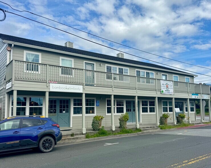 799 Main St, Half Moon Bay, CA à louer - Photo de l’immeuble – Image 3 sur 10