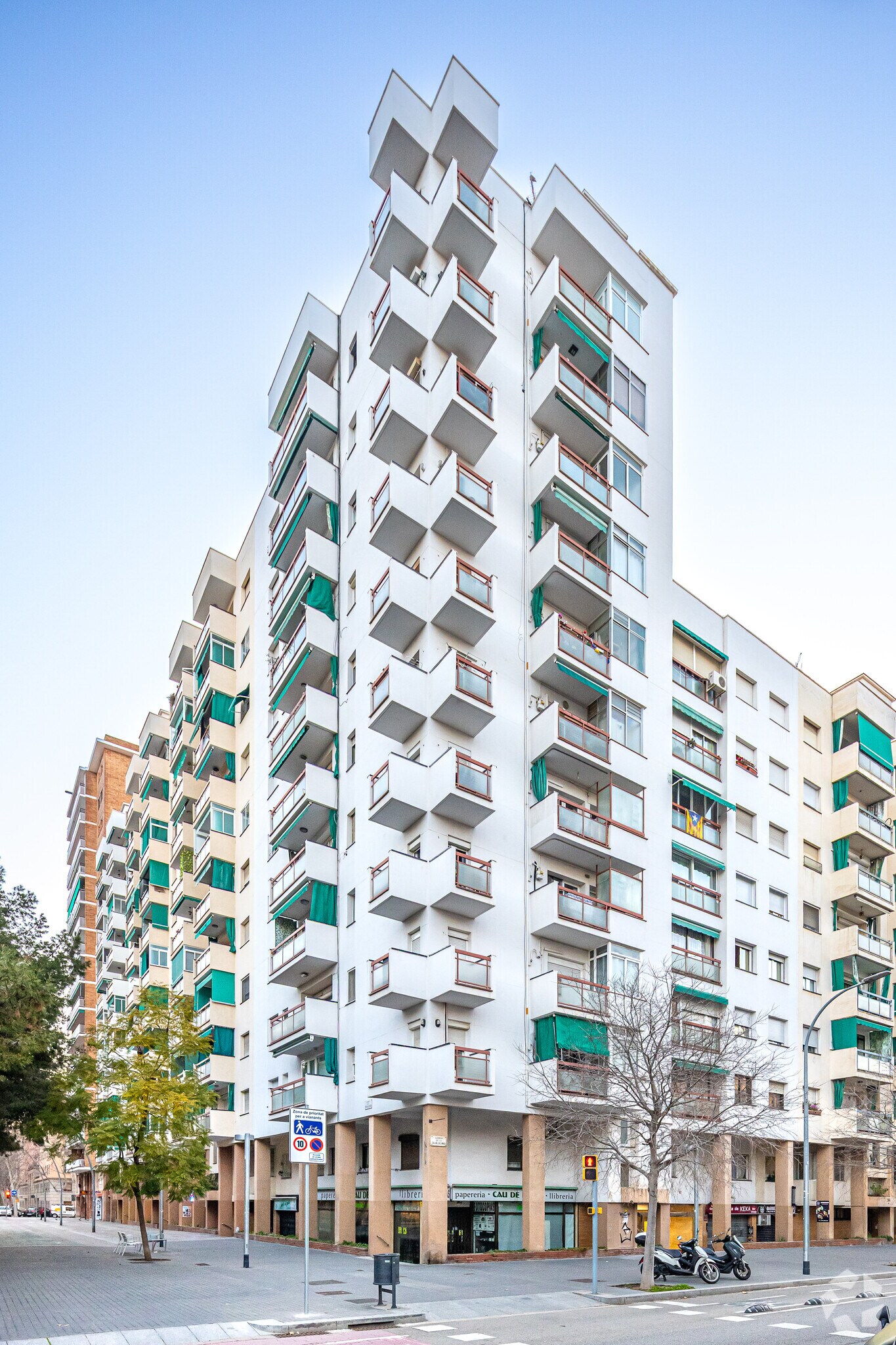 Local commercial dans Barcelone, Barcelona à louer Photo principale– Image 1 sur 4