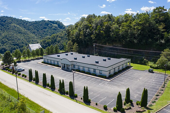 1101 George Kostas Dr, Logan, WV à vendre Photo de l’immeuble– Image 1 sur 8