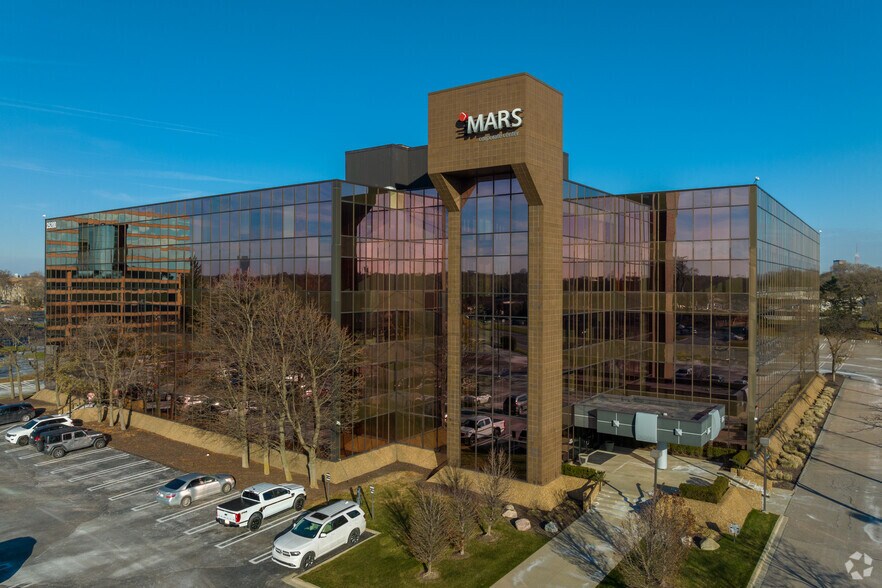 25200 Telegraph Rd, Southfield, MI à louer - Photo de l’immeuble – Image 1 sur 28