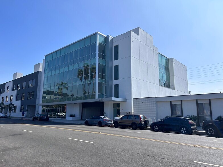 610 W Broadway, Glendale, CA à louer - Photo de l’immeuble – Image 1 sur 15