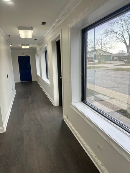 419 W Washington Ave, Lake Bluff, IL à louer - Photo de l’immeuble – Image 2 sur 18