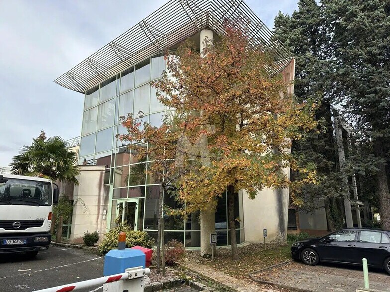 Bureau dans Jouy-en-Josas à vendre - Photo de l’immeuble – Image 2 sur 16