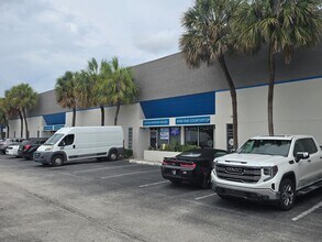 4100 N Powerline Rd, Pompano Beach, FL à louer Photo intérieure– Image 1 sur 16