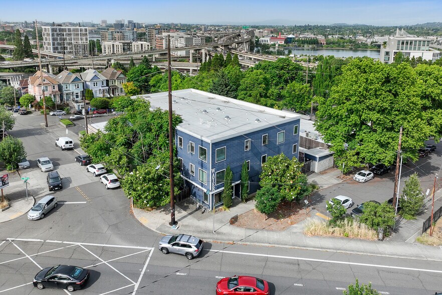 103 S Meade St, Portland, OR à vendre - Photo de l’immeuble – Image 1 sur 12