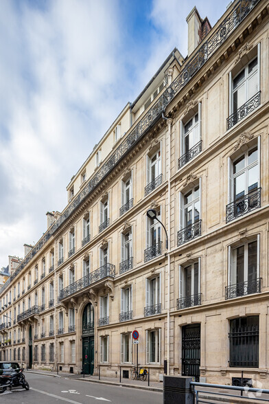 7 Rue Lincoln, Paris à vendre - Photo de l’immeuble – Image 3 sur 3