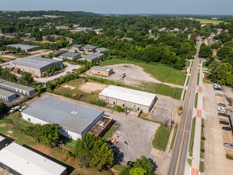 535 W Poplar St, Fayetteville, AR à louer - Photo de l’immeuble – Image 2 sur 39