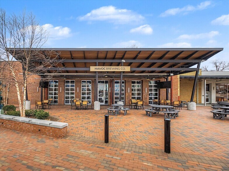 39 West St, Pittsboro, NC à louer - Photo principale – Image 1 sur 81