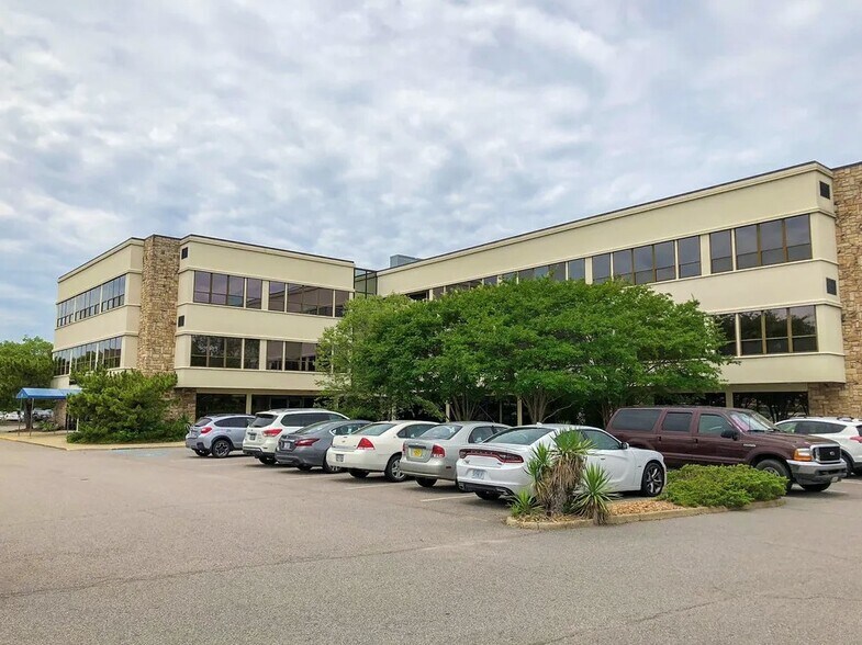 397 Little Neck Rd, Virginia Beach, VA à louer - Photo de l’immeuble – Image 3 sur 5