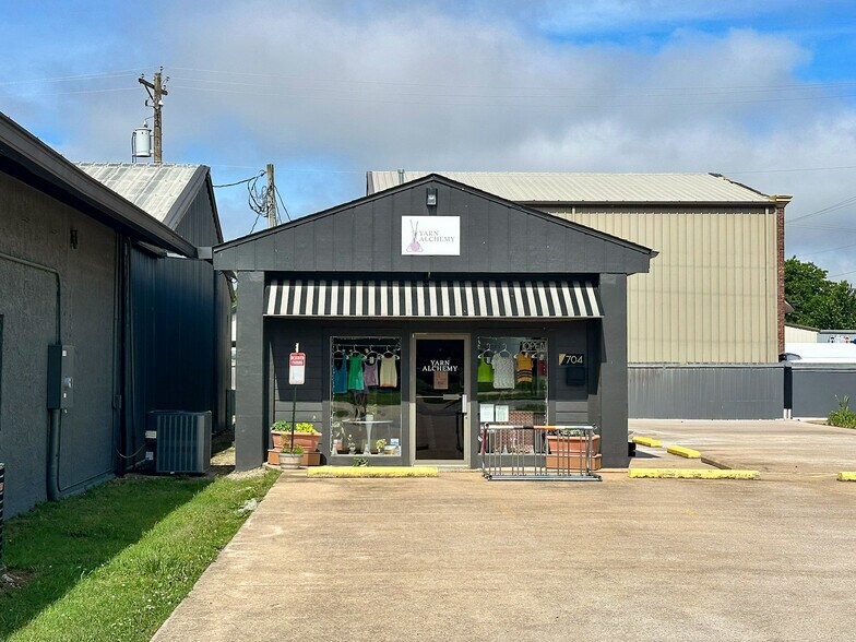 704 S Main St, Bentonville, AR à louer - Photo de l’immeuble – Image 2 sur 6