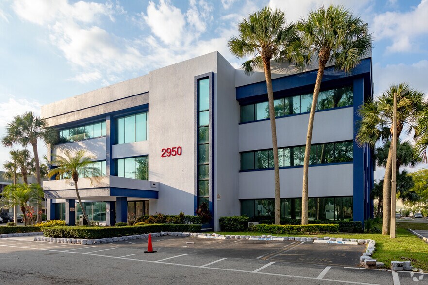 2950 W Cypress Creek Rd, Fort Lauderdale, FL à louer - Photo de l’immeuble – Image 3 sur 46