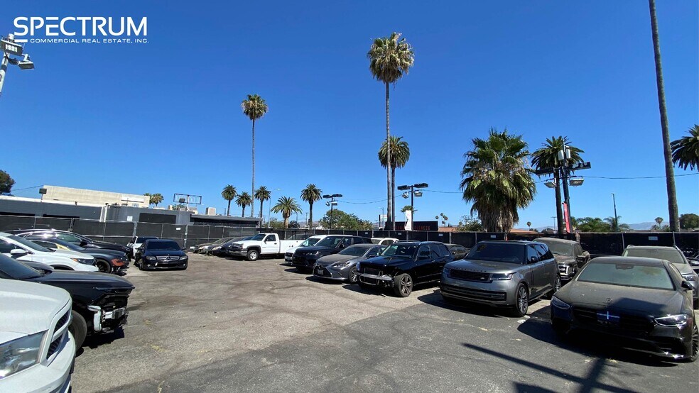 21012 Sherman Way, Canoga Park, CA à louer - Photo de l’immeuble – Image 3 sur 5