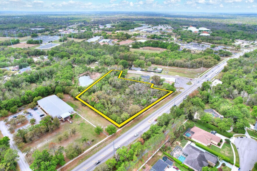5708 Lithia Pinecrest Rd, Lithia, FL à vendre - Photo de l’immeuble – Image 2 sur 7