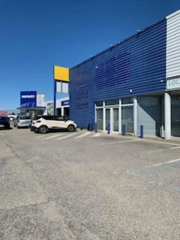 Plus de détails pour Local commercial à louer