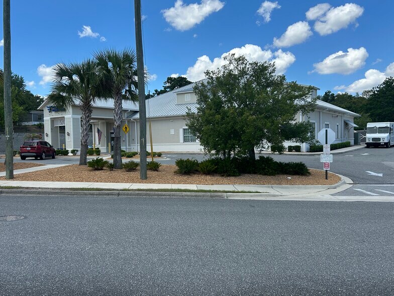 310 Longview Ave, Lady Lake, FL à vendre - Photo de l’immeuble – Image 3 sur 3