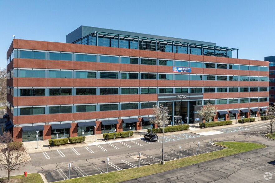 20750 Civic Center Dr, Southfield, MI à louer - Photo de l’immeuble – Image 1 sur 3