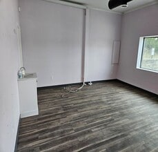 5910 Ames Ave, Omaha, NE à louer Photo intérieure– Image 2 sur 3