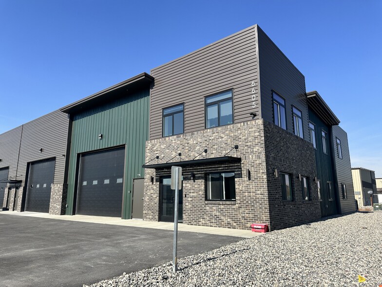 6605 Wagon Trail, Billings, MT à louer - Photo de l’immeuble – Image 3 sur 7