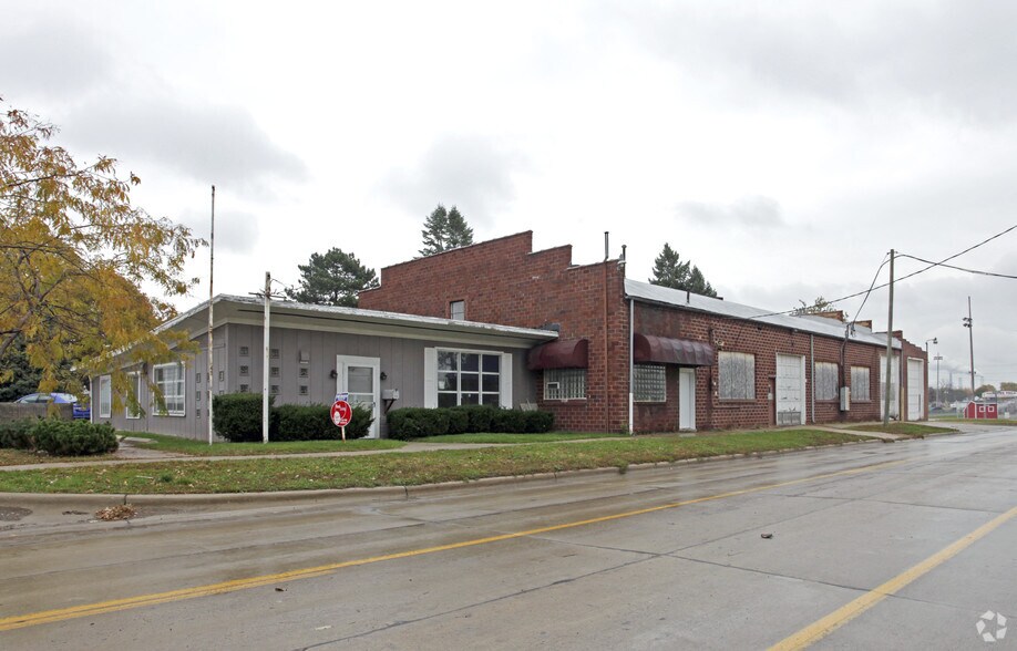 111 Jones Ave, Monroe, MI à louer - Photo de l’immeuble – Image 1 sur 18