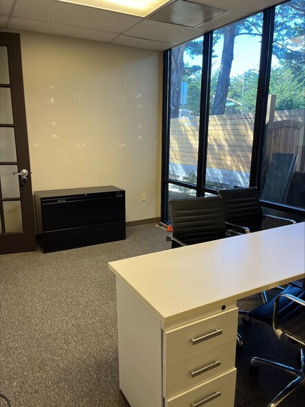 26135 Carmel Rancho Blvd, Carmel, CA à louer - Photo de l’immeuble – Image 3 sur 31