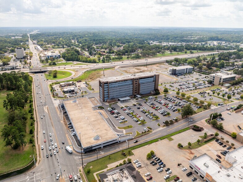 500 S University Ave, Little Rock, AR à louer - Photo de l’immeuble – Image 3 sur 7