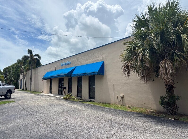 6299 NW 27th Way, Fort Lauderdale, FL à vendre - Photo de l’immeuble – Image 2 sur 9