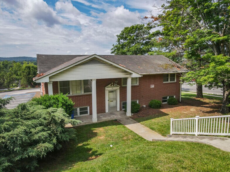 1201 Elm St, Christiansburg, VA à vendre - Photo de l’immeuble – Image 2 sur 45