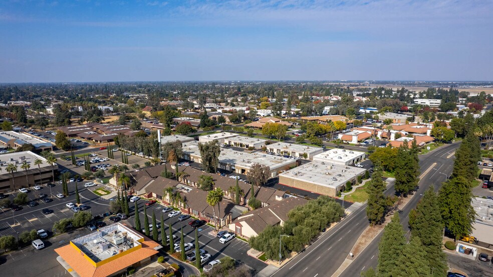 4991 E McKinley Ave, Fresno, CA à louer - Photo principale – Image 1 sur 15