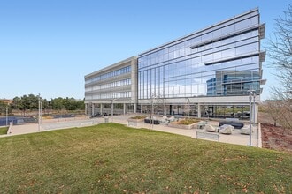 169 Inverness Dr W, Englewood, CO à louer Photo de l’immeuble– Image 1 sur 23